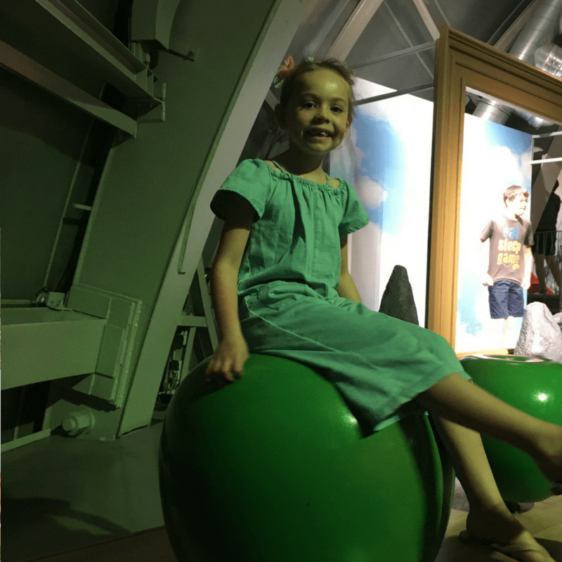atomium_with_kids