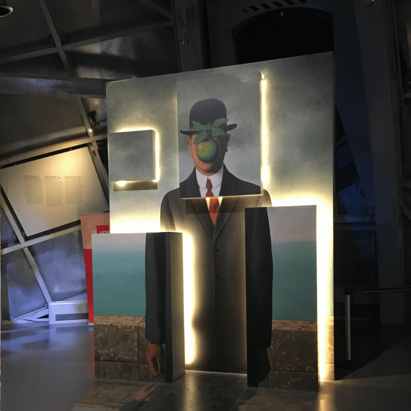 atomium_magritte_exhibit