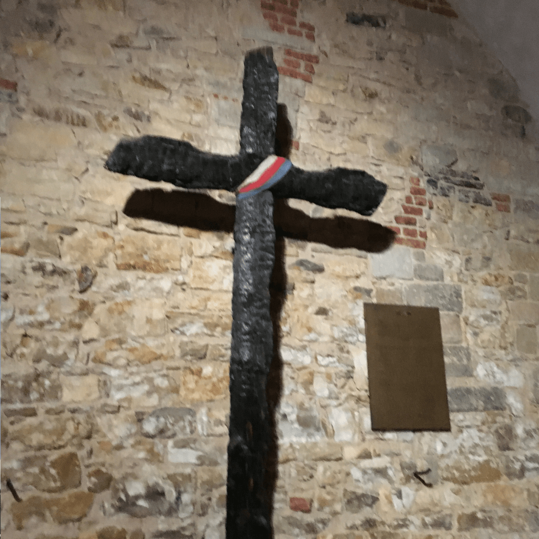 prague_tours_historic_cross