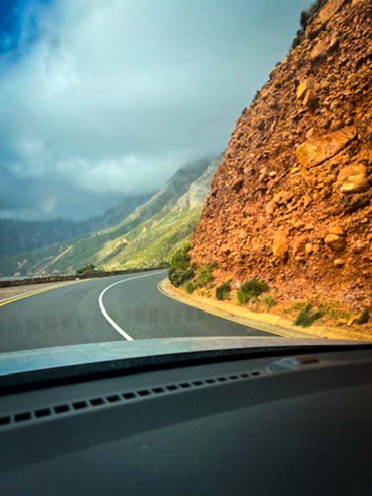 chapmans peak drive, orange cliffs on one sine, the sea on the other